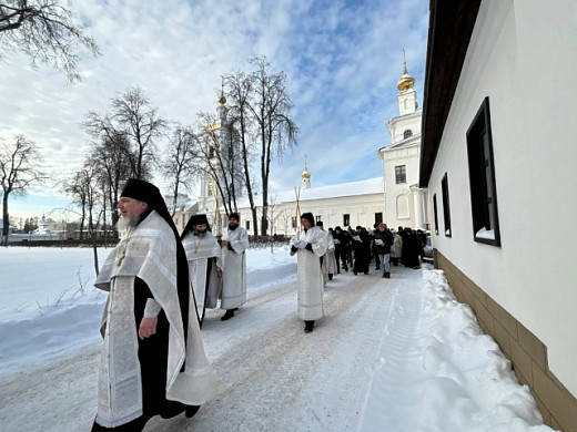 Митрополит Иосиф возглавил крестный ход «на Иордань» в Крещенский сочельник